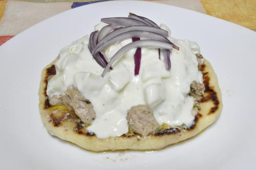 Jak uvařit souvlaki kebab s tzatziky omáčkou? Snadné recept, připravený za 30 - 45 minut